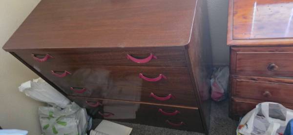 Dresser 1