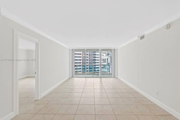 $3,300 / 2br - 1040ft2 - Oversized 2bd with Direct Beach Access! (Seacoast 5151- Miami Beach)64001844775298122