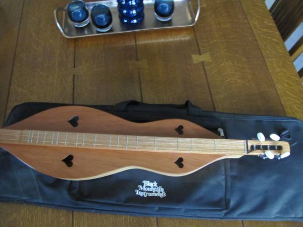 Black Mountain Instruments Dulcimer 1