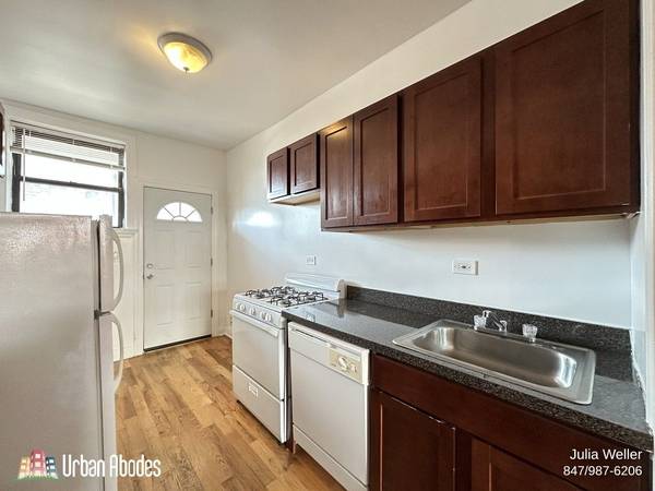 $1,795 / 1br - 700ft2 - $300 OFF FIRST MONTH'S RENT! Classy 1 Bedroom, 1 Bath in Wrigleyville (Wrigleyville)64041476107650123