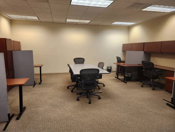 Looking for a Dedicated Workspace? Try Co-Working with Us! 1