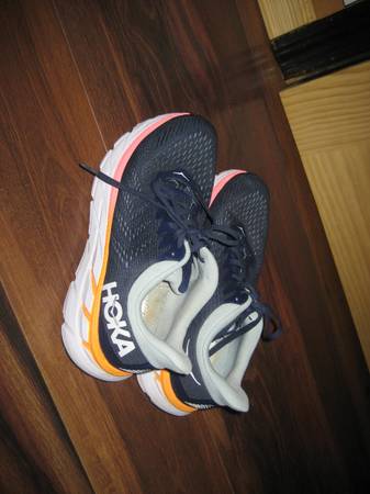 HOKA F27220C ONE ONE ----  VERY NICE COMFORTABLE   9.5 - $30 (ACTON)63439180611073120