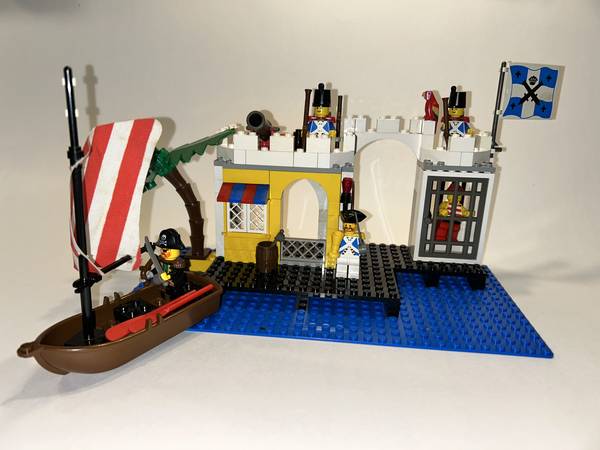 Lego Lagoon Lock Up #6267-1 1