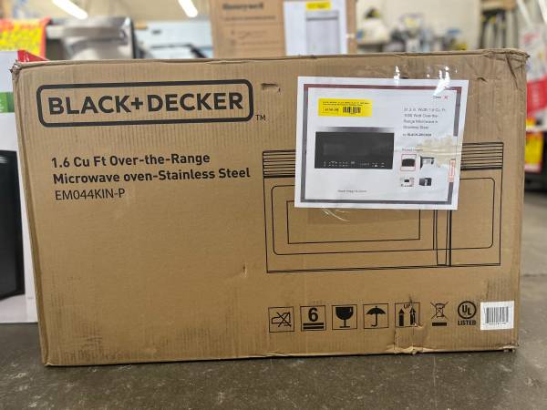 Black + Decker 31.3" Microwave 1