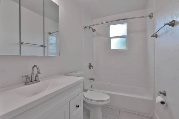 $1850.00 / 2br - 1000ft2 - Cute 2BD Cottage** Centrally Located64043493907969122