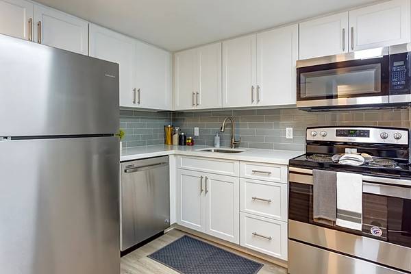 $1,550 / 1br - 550ft2 - 1 Bed 1 Bath, NO HOA, Ready NOW, 1st and security Move in cost (West Palm Beach)64049278925058124