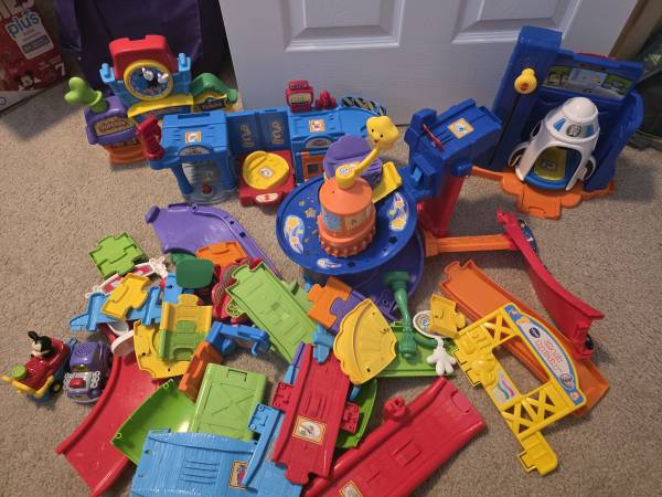 Kids vtech train toys 1