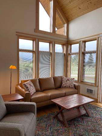 $1850.00 / 1br - 825ft2 - Little Lazy Bzzz Cabin63656975300225124