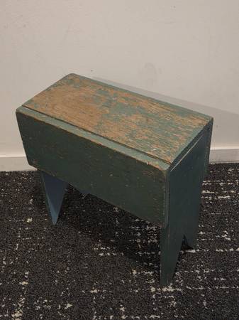 Little footstool 1