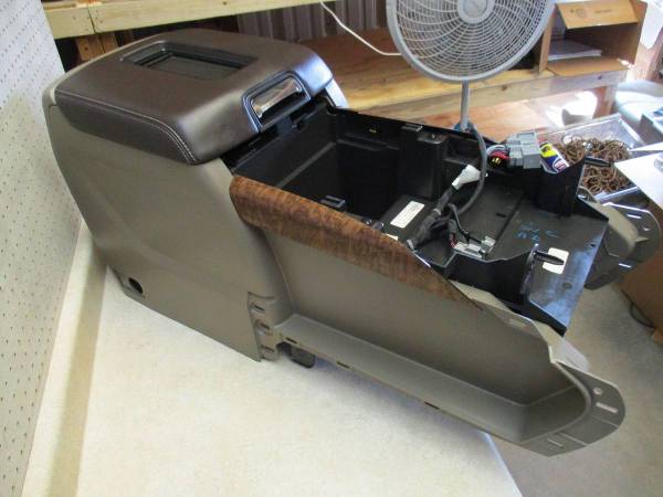 2015-2016 GM CENTER CONSOLE STORAGE COMPARTMENT COMPLETE W/CUP HOLDER 1