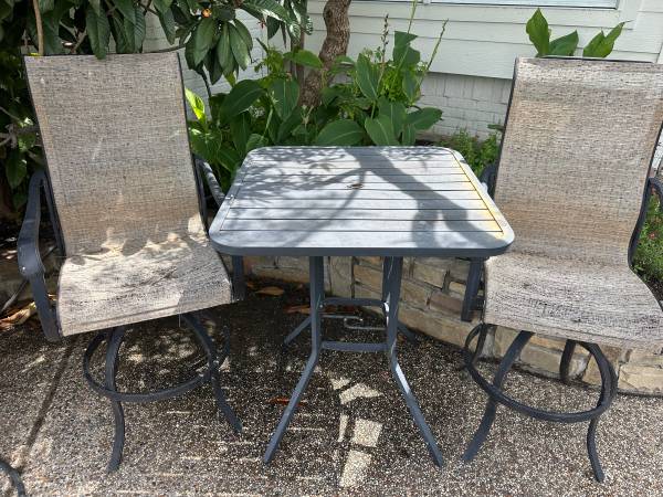 Outdoor Barstools and Counter Height Pub Table Set 1