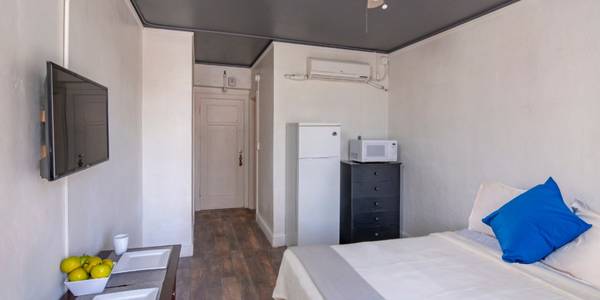 Siegel Rewards Program, Guest laundromat on site, Studio 1