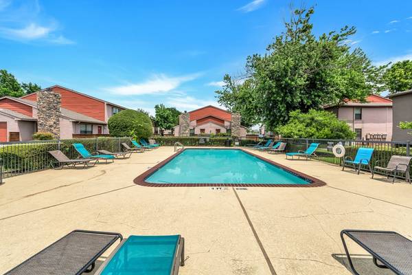 $1,125 / 1br - 686ft2 - Online Services, Dog Park, Pet Play Area (4500 Sojourn Dr, Addison, TX)63622615745795123