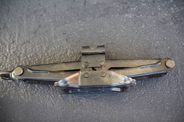 Scissor Car Jack 1