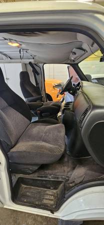 2002 RAM 2500 Van - Photo 10