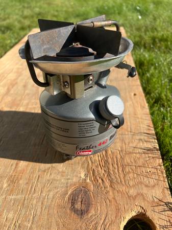 COLEMAN FEATHER 442 Dual Fuel Compact camp stove - sporting