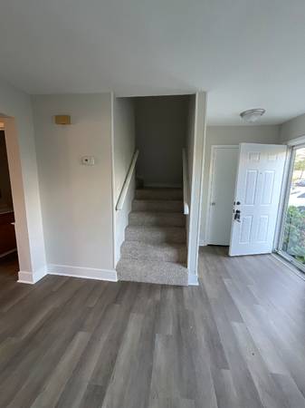 $1100.00 / 2br - Newly-renovated Townhouse Near Exit 7!63860362519555121