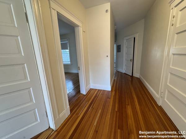 $3,425 / 4br - Brighton 3 Split unit with NO BROKER FEE. Heat HW included. (Brighton)63863135367041120