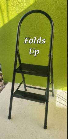 Step Stool Folds Up Palm Springs 🌴 1