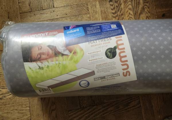 NEW! 6" Summit Foldable memory foam mattress still in package. 1