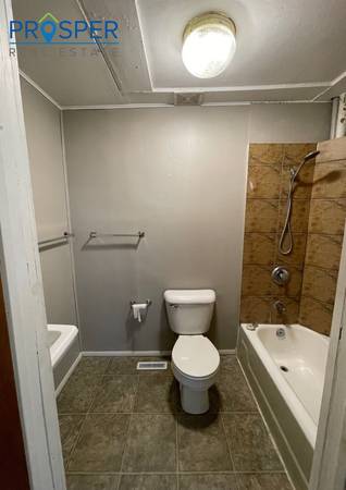$900 / 1br - Apartamento de 1 dormitorio en primer nivel con oficina - Disponible junio de 2026 (Eau Claire, WI)63845961525891123