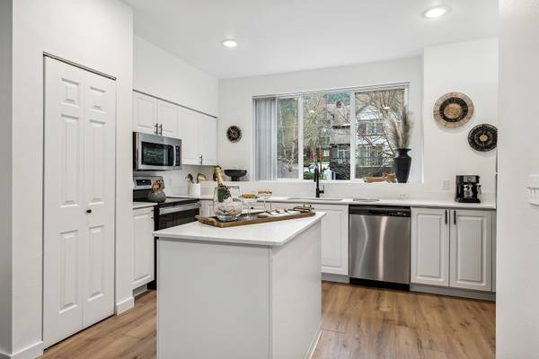 $4,129 / 4br - 1958ft2 - ✨You Don't Want To Miss This Spacious Unit! Get 1 Month FREE!✨ (1525 Rock Creek Ridge, North Bend, WA)63852483837443124