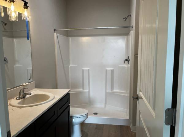 $1,395 / 1br - Large Playground, Easy Freeway Access + 1 Bed Apt Great Amenities (Salem - Center Street)63660444594817124