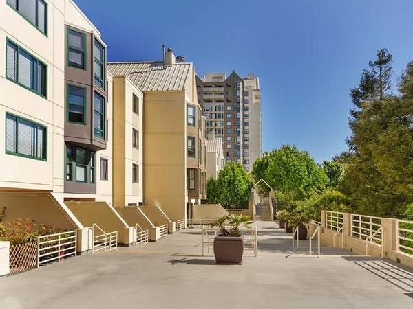 $5,476 / 3br - 1107ft2 - Cute Three Bedroom with Double Bay Windows (western addition)63824665561347120