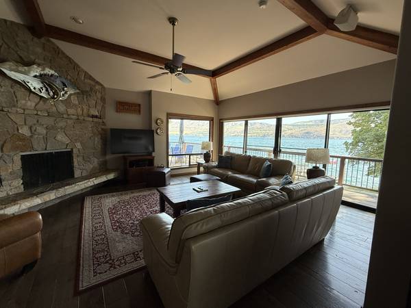 $2,900 / 4br - 3900ft2 - Spacious Waterfront Off-Season Furnished Rental (Manson)63690628564737122