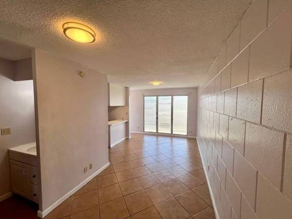 $1,800 / 2br - Apartamento de 2 habitaciones y 1 baño disponible en 27 Lakeview Circle ((Wahiawa))63686691300481121
