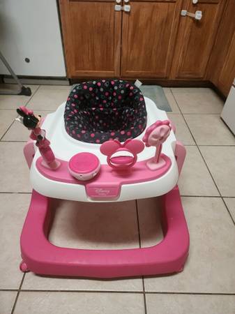 Minnie Mouse Walker 1