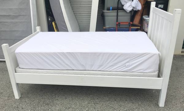 ****Twin Bed with Mattress ***** 1