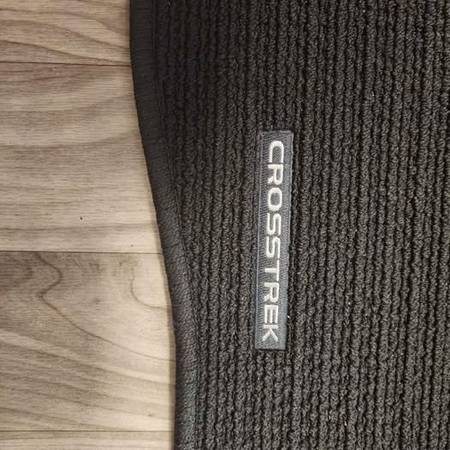 SUBARU CROSSTREK ALFOMBRAS ORIGINALES (juego de 4) - $25 (Galt)63471435458179120