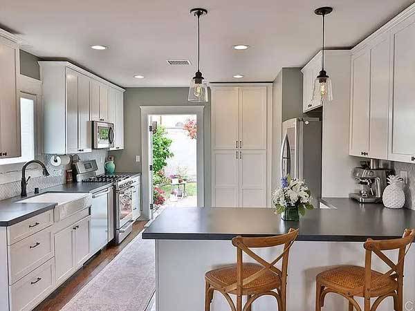 $1,325 / 2br - 857ft2 - Charming 2 Bedroom, 2 Bath Craftsman home (San Diego, CA)64037219199745121