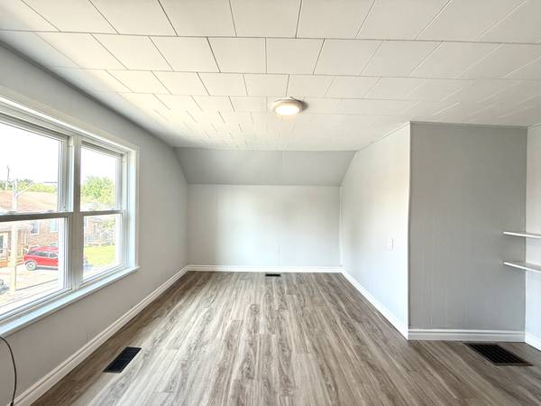 Upper - 26 Albina Street Welland Ontario L3C 1P3 4