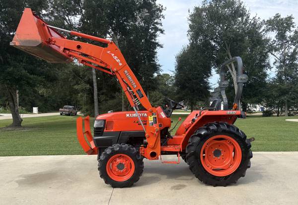 30Hp Kubota Tractor 1