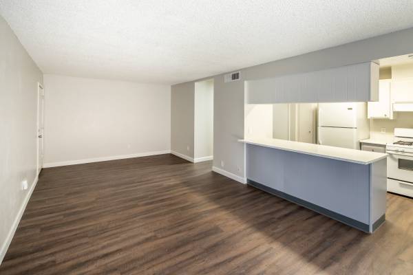 $1,195 / 1br - Creekside Apartments, Move In Special ! (Fresno)63798508850051124