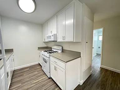 $1,250 / 2hab - 995ft2 - “Unidad reformada de estilo en una comunidad tranquila junto a la playa”64037218227203124