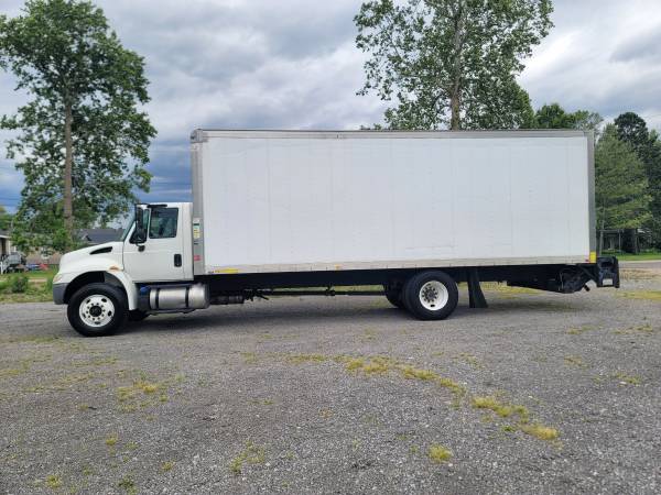 2018 International 26' Box Truck **NON CDL / LIFTGATE** ((WHOLESALE!)) - $27,900 (Financing Available)63470602621569123