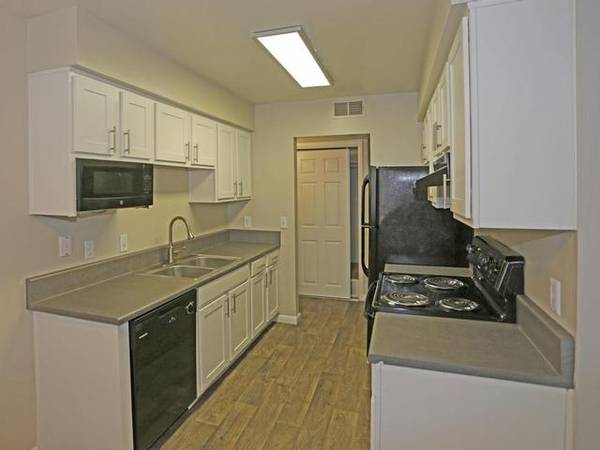 $1,299 / 2br - 866ft2 - Inviting 2 BR/1 BA with Wood Burning Fireplace & Spa Access (Taylorsville)63969045582083121