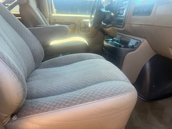 1999 Chevrolet Express 3500 Passenger - Photo 4