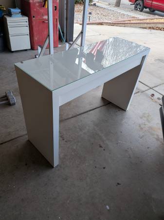 IKEA MALM Dressing Table. White. 1