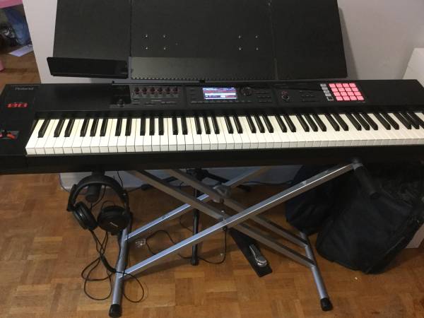 Roland FA-08 Keyboard Like New 1