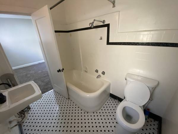 $1,565 / 2br - 925ft2 - Renovated 2 Bedroom Apartment For Rent @ Renew on Temple- Inquire Now (Temple Square)63969200555778122