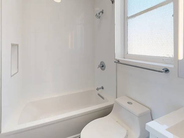 $955 / 475ft2 - Rentals In SF / Large studio apartment in lovely Nob Hill!63946670400642123