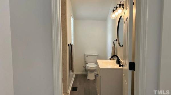 $1500.00 / 2br - 808ft2 - Fully Renovated Single Family Home!64027440312065124