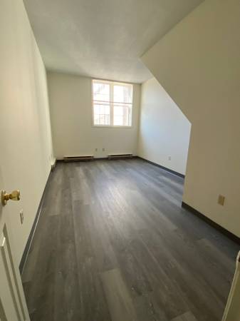$1,195 / 1br - Apartamento de una habitación en West Springfield (West Springfield)64017045614337124