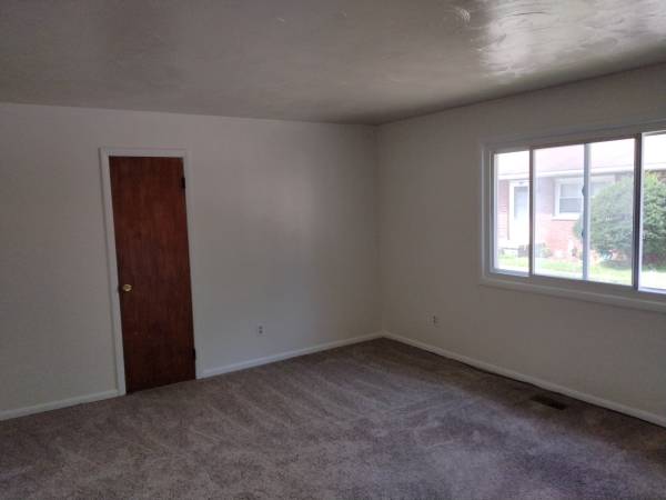 $1,000 / 2br - 900ft2 - 2 Bedroom 1 Bathroom Apartment (Carleton)63667659098755122