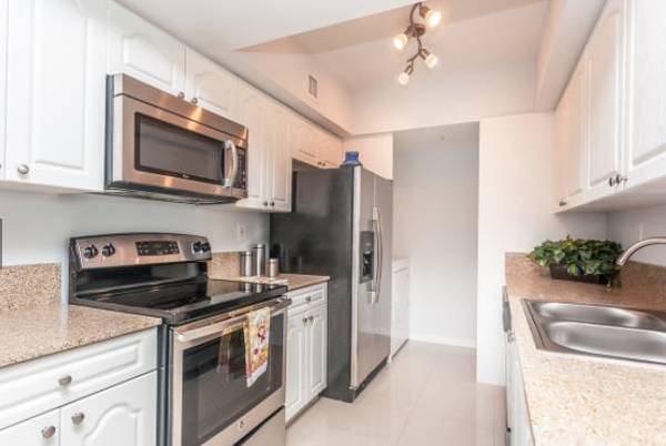 GORGEOUS 1/1 APARTMENT WITH W/D, PARKING, POOL, GYM.ONLY $1500 DEPOSIT 1