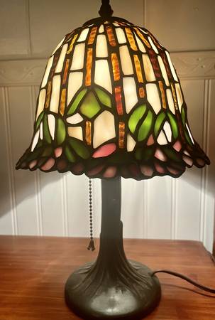Small Tiffany-Style Lamp 1